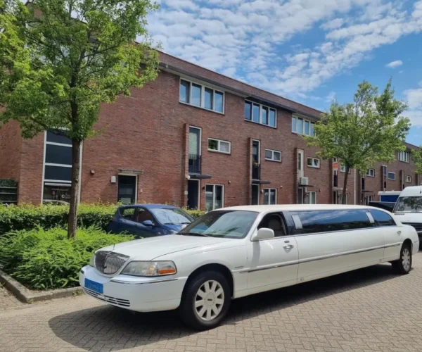 Lincoln limousine wit