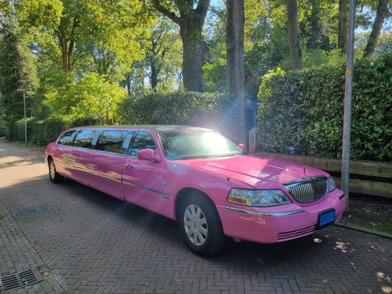 Roze Lincoln limousine huren Soest - Utrecht - Baarn - Lopik