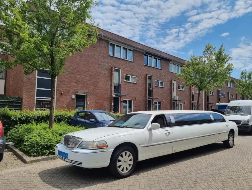 Lincoln limousine wit